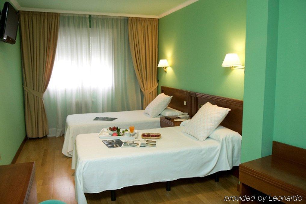 Hotel Villa De Marín Стая снимка