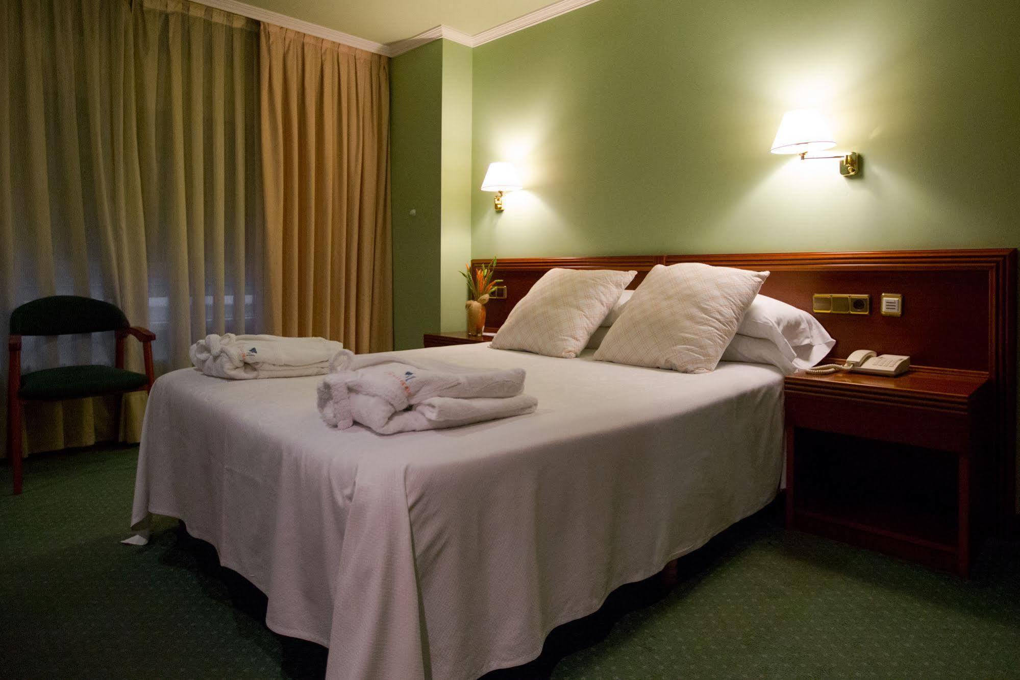 Hotel Villa De Marín Екстериор снимка